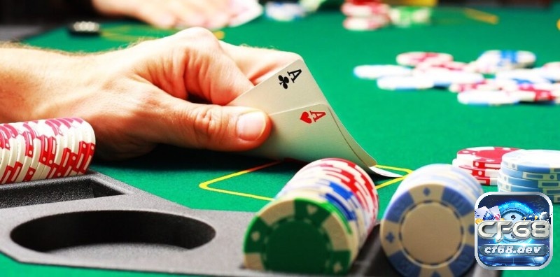 Poker là trò chơi bài nổi tiếng với sự kết hợp giữa kỹ năng và yếu tố tâm lý